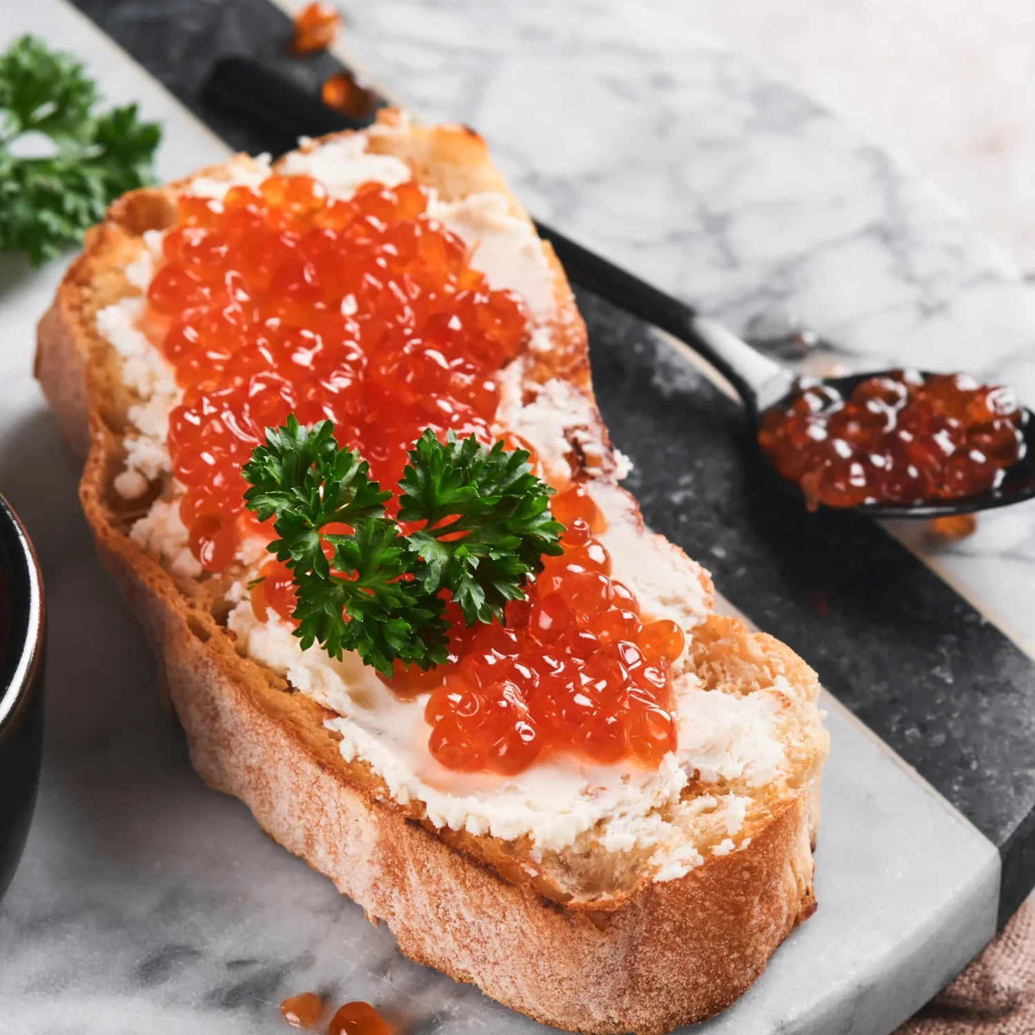 Fiskförsäljning av caviar toast i Stockholm